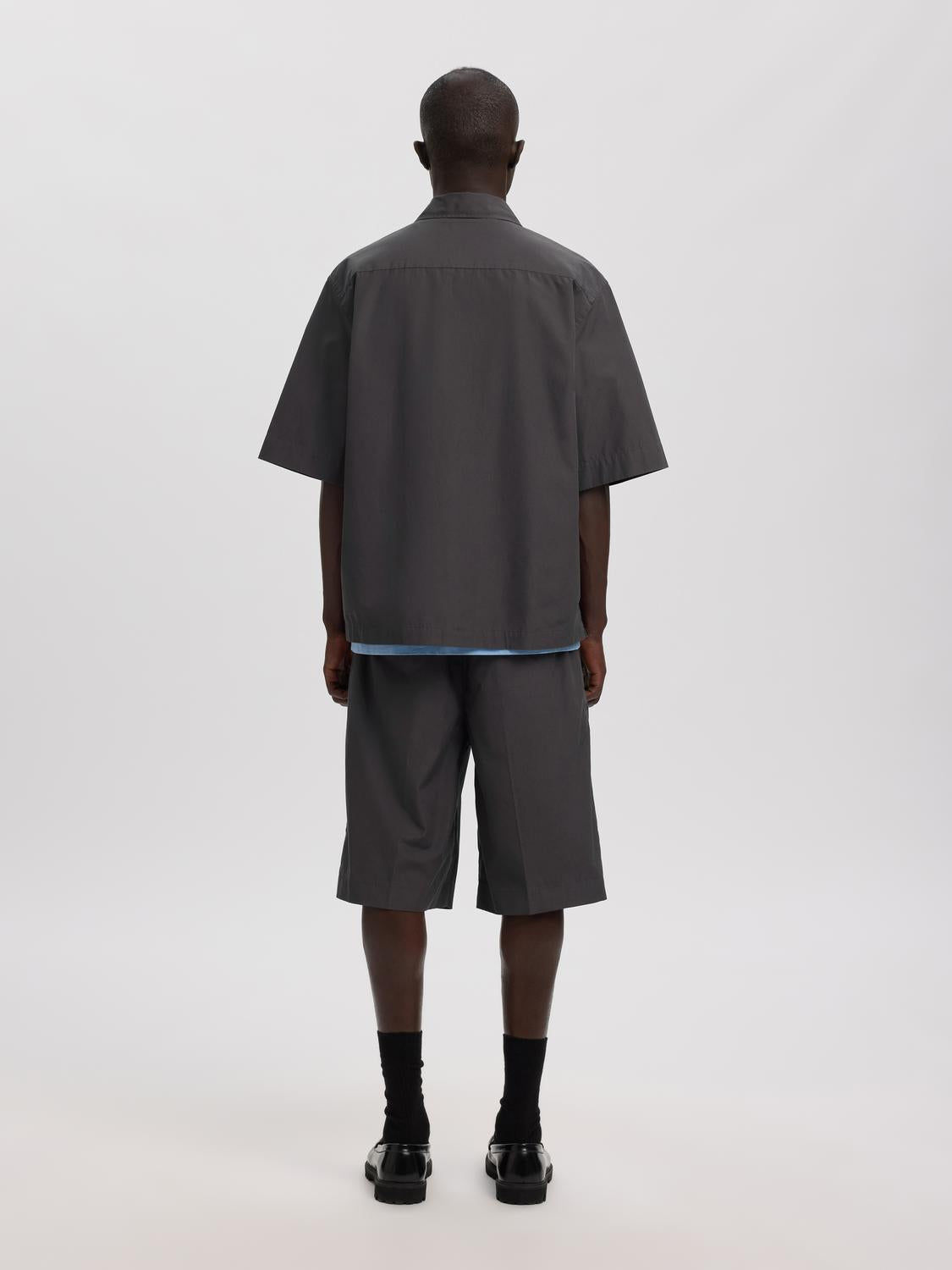 model_shot-back